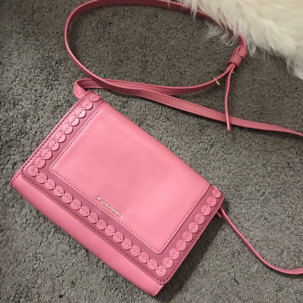 Used Michael Kors cross body! Make me an offer!